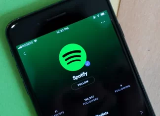 Защо Spotify спира песни на пауза? Ето как да го поправите