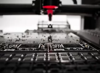 Какво е производител на оригинално оборудване (OEM): Всичко, което трябва да знаете