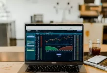 Защо акциите не се търгуват на цената на затваряне от предходния ден