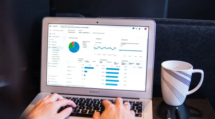 Как да давате имена на колони в Google Sheets