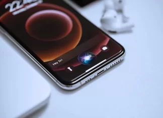 Как да правите гласово активирани снимки в iPhone